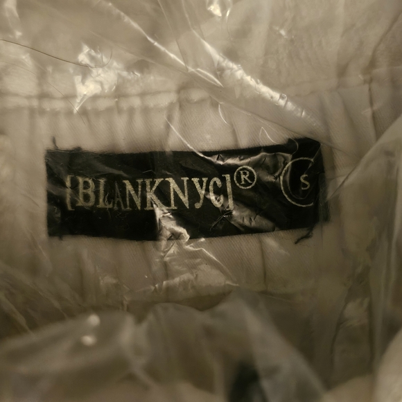 NEW Blank NYC White Twill Paperbag Shorts in Far Away White size Small - Picture 8 of 11